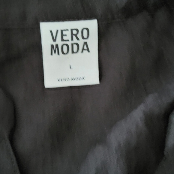 Vero Moda Dress Shirt Black, Size Large - Picture 7 of 8